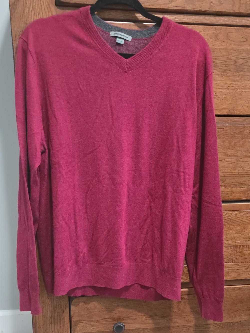 Johnston & Murphy Men's V-Neck Sweater in Raspberry Pink